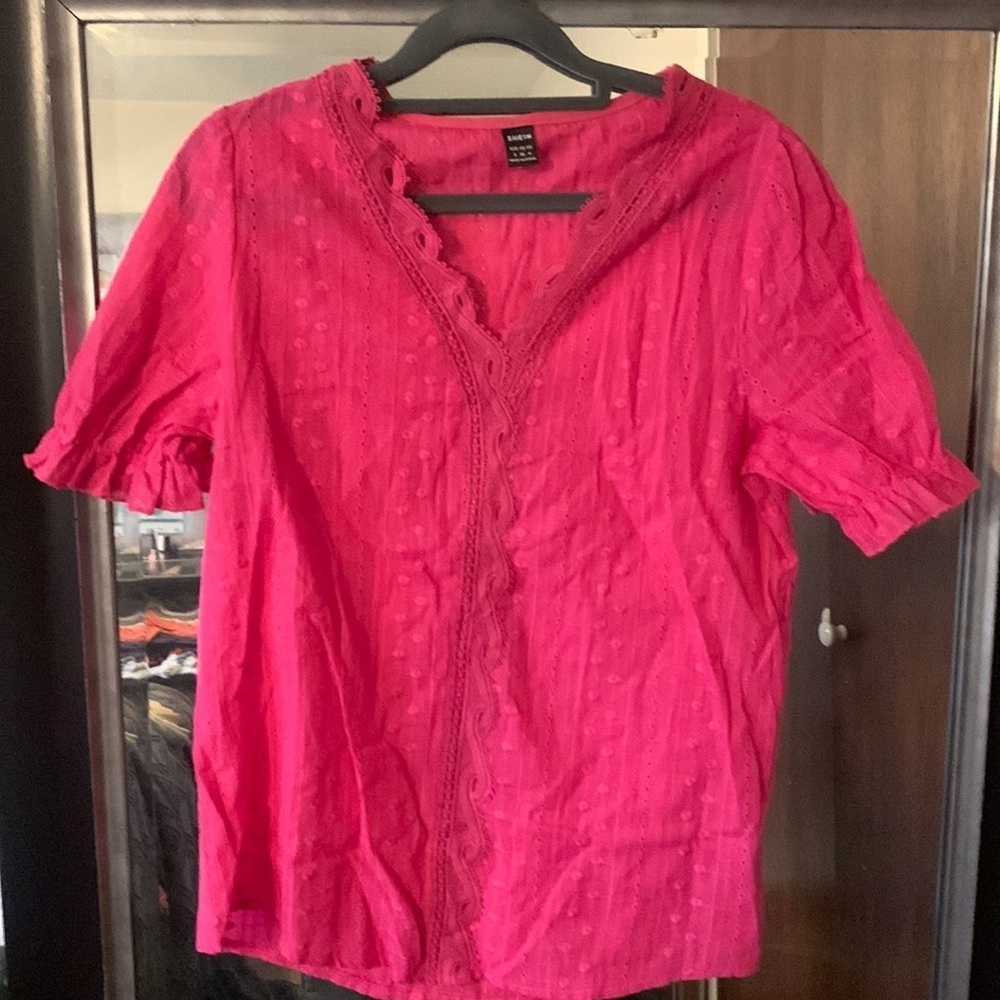 Women’s top. S small, magenta, pink. Puffy arm. Textured fabric